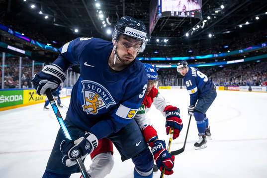 Niklas Friman of Finland and David Pastrnak of Czech