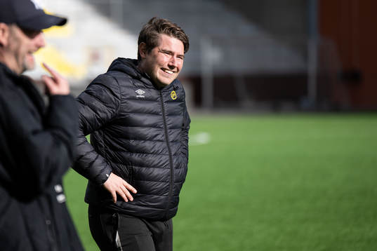 Elfsborgs tränare Nicholas Wallin jublar