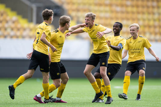 Elfsborgs Karl Ivarsson Persson jublar då John Andrén