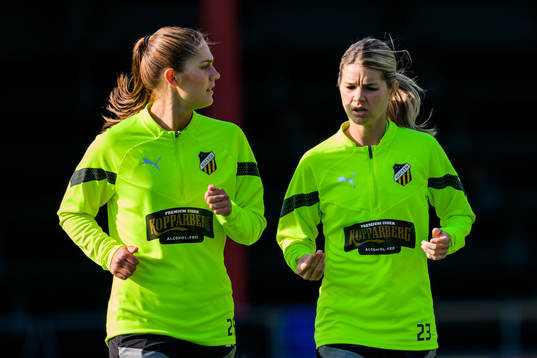 Mille Gejl Jensen och Andrine Stolsmo Hegerberg