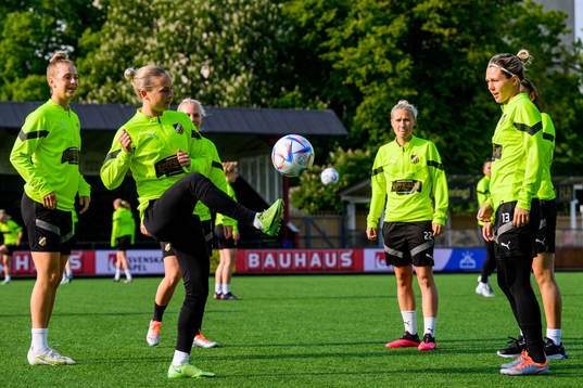 Häckens spelare värmer upp