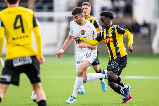 Brommapojkarnas Mario Butros och Häckens Yusuf Nuur
