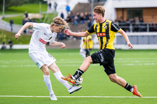 Brommapojkarnas Ted Holstein och Häckens Liam Mekic