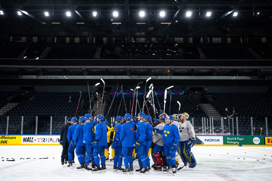 Players of Sweden at a practice session