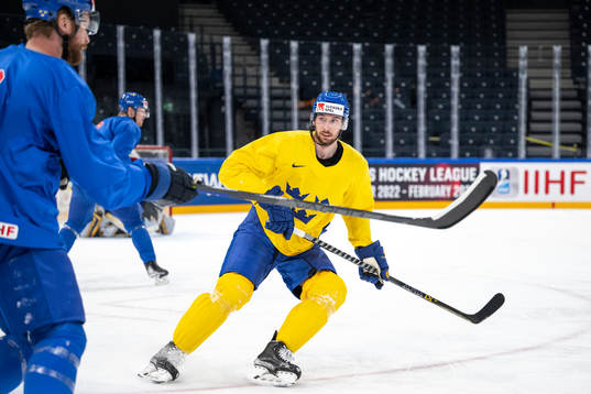 Marcus Pettersson of Sweden at a practice session