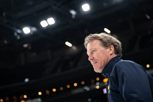 Head coach Johan Garpenlöv of Sweden at a practice session
