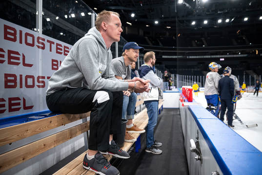 Physio Johan Söderström of Sweden at a practice session