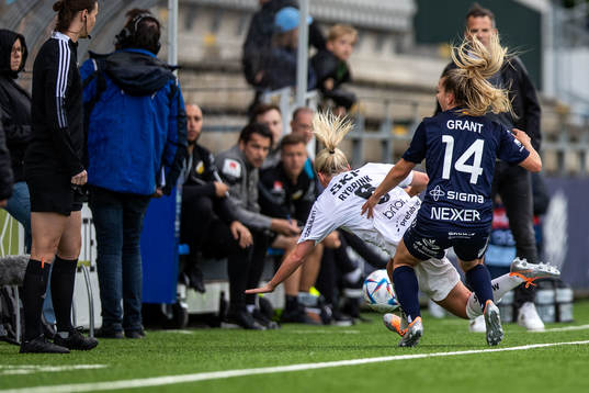 Rosengårds Charlotte Grant och Häckens Josefine Rybrink
