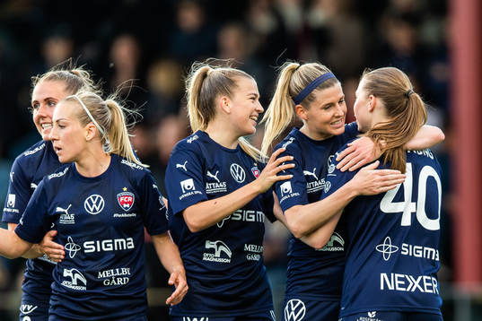 Rosengårds Olivia Schough jublar med Bea Sprung som gjort
