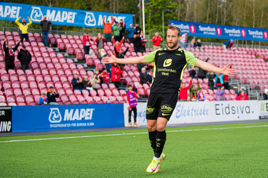 Bård Finne of Brann celebrates
