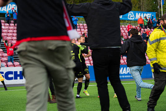 Bård Finne of Brann celebrates