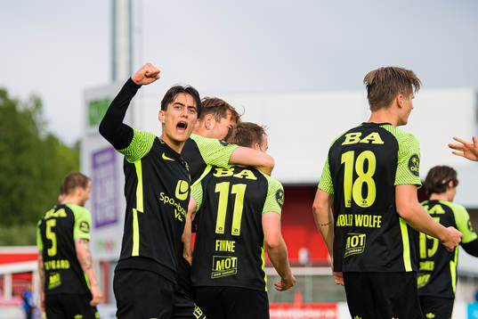 Bård Finne of Brann celebrates