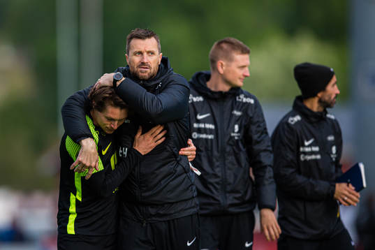 Kasper Holmboe Skaanes of Brann and Eirik Horneland, head