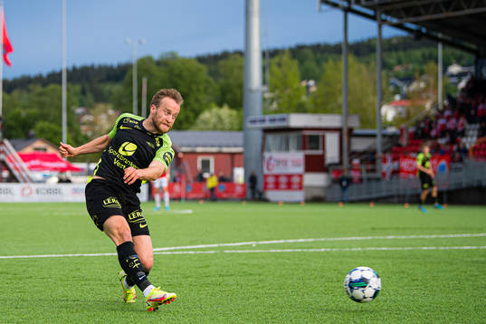 Bård Finne of Brann scores the 1-3 goal