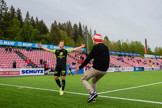 Bård Finne of Brann celebrates