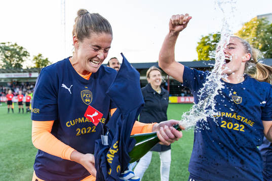 Rosengårds målvakt Teagan Micah jublar