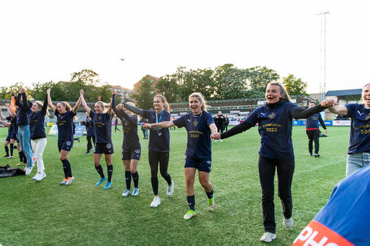 Rosengårds spelare jublar