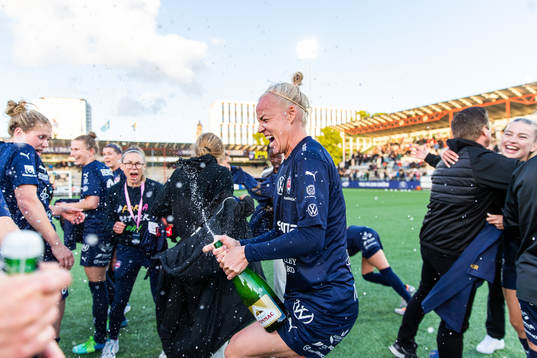 Rosengårds Caroline Seger jublar