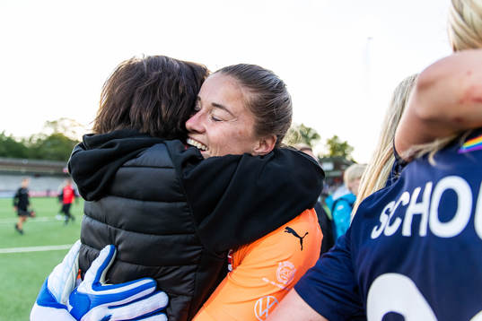 Rosengårds målvakt Teagan Micah jublar