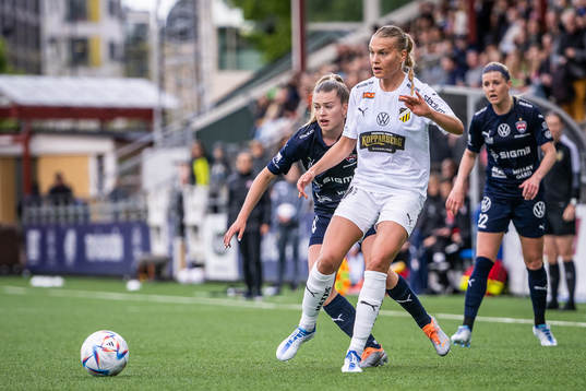 Rosengårds Charlotte Grant och Häckens Stine Larsen