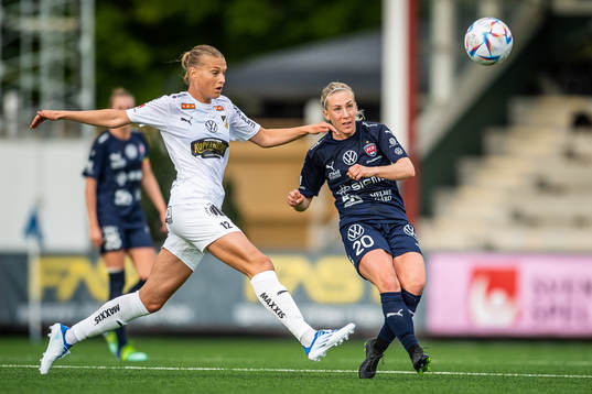 Häckens Stine Larsen och Rosengårds Mia Persson