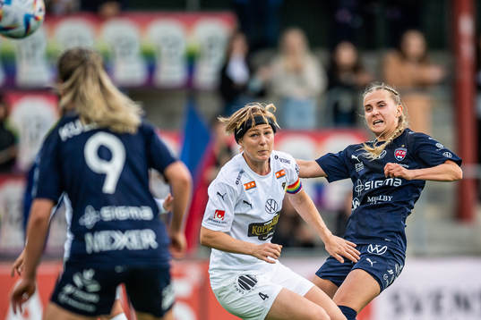 Häckens Luna Nørgaard Gevitz och Rosengårds Ria Noora