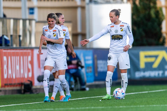 Häckens Andrine Stolsmo Hegerberg har ont