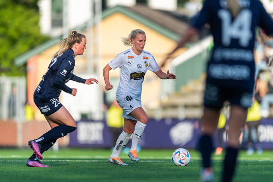 Rosengårds Stefanie Sanders och Häckens Josefine Rybrink