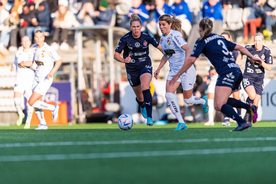 Rosengårds Rebecca Knaak och Häckens Andrine Stolsmo