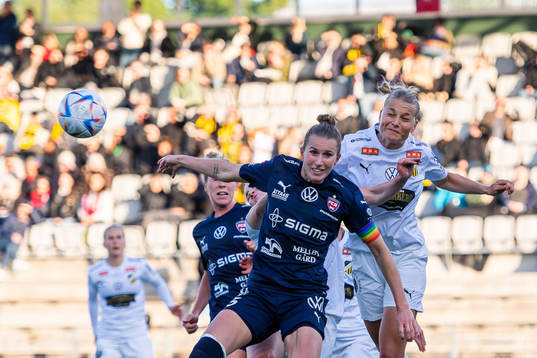 Rosengårds Emma Berglund och Häckens Stine Larsen