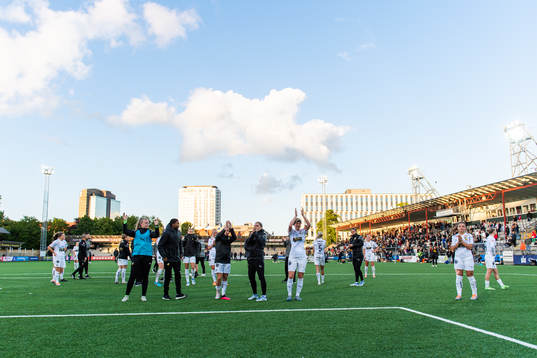 Häckens spelare tackar publiken