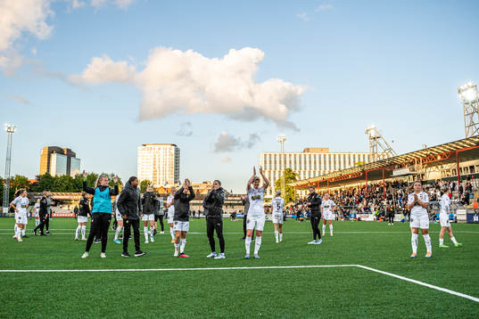 Häckens spelare tackar publiken
