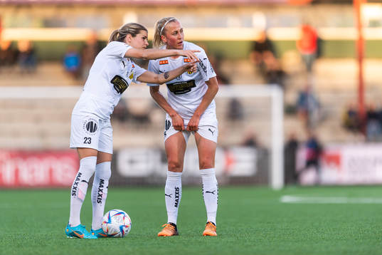 Häckens Andrine Stolsmo Hegerberg och Julia Karlernäs