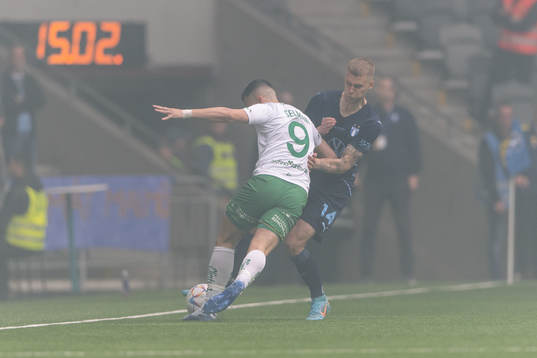 Hammarbys Astrit Selmani och Malmö FFs Felix Beijmo