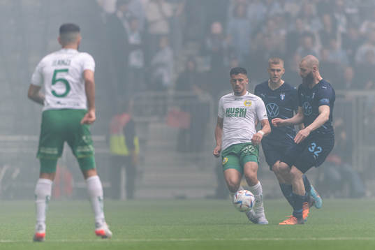 Hammarbys Astrit Selmani och Malmö FFs Jo Inge Berget