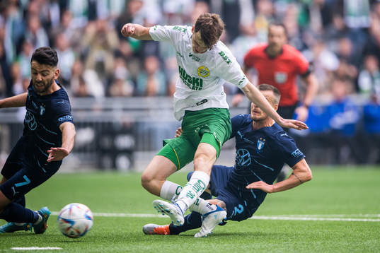 Hammarbys Williot Swedberg skjuter