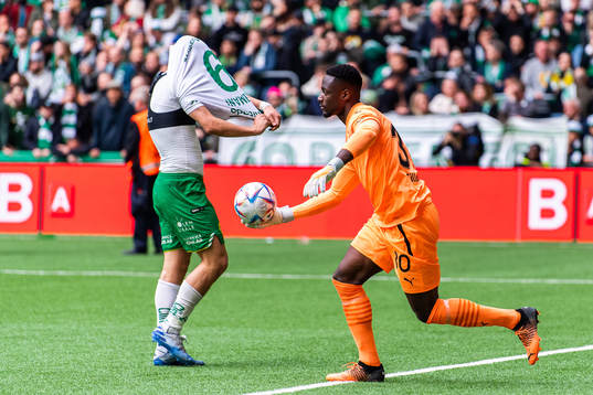 Hammarbys Astrit Selmani deppar medan Malmö FFs Ismael
