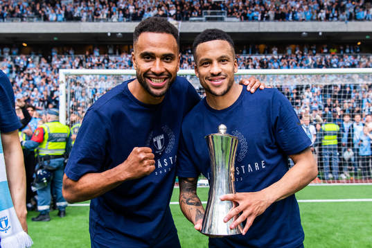 Malmö FFs Isaac Kiese Thelin och Martin Olsson jublar med