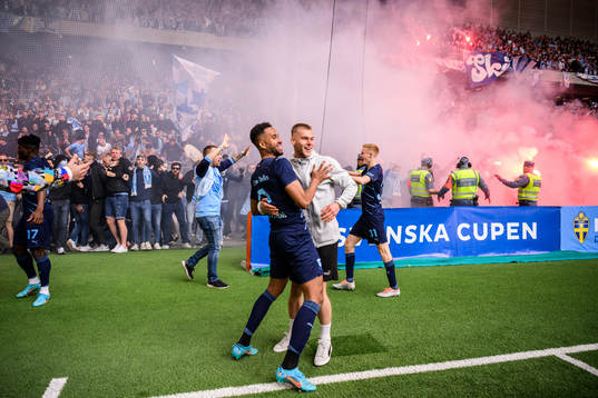 Malmö FFs Isaac Kiese Thelin och Felix Beijmo jublar