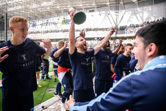 Malmö FFs Hugo Larsson och Erdal Rakip jublar
