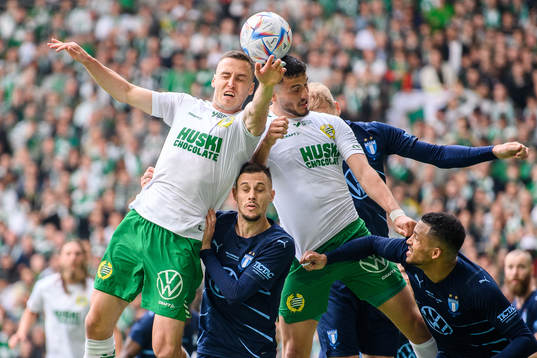 Hammarbys Jeppe Andrup Andersen och Astrit Selmani mot
