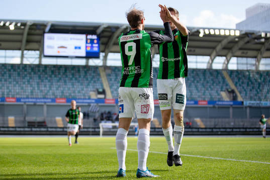 GAIS Gustav Lundgren jublar ihop med Axel Henriksson