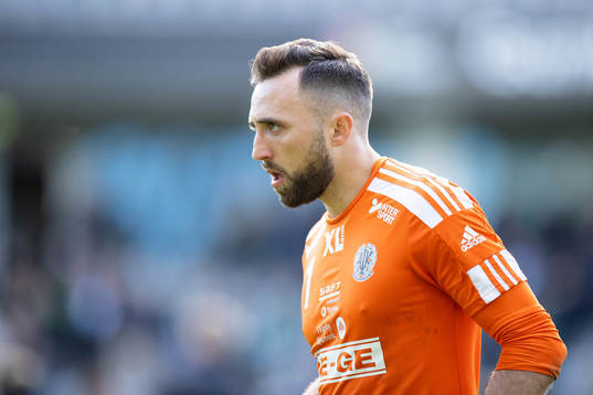 Oskarshamns målvakt Michael Hartmann deppar