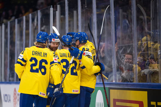 William Nylander of Sweden celebrate with teammates afte4r