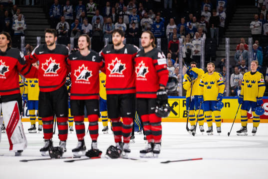 Players of Sweden looks dejected