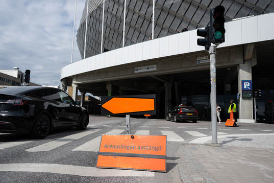 Avstängd väg utanför Tele2 Arena