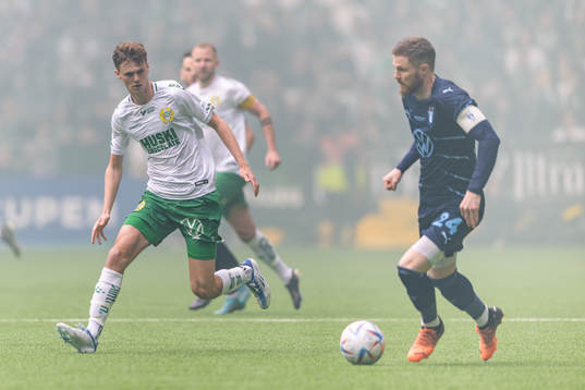 Hammarbys Williot Swedberg och Malmö FFs Lasse Nielsen