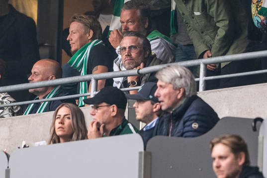 Före detta ishockeyspelaren Peter Forsberg på läktaren