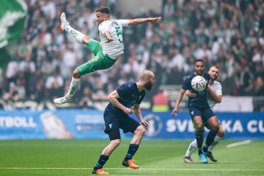 Hammarbys Mohanad Jeahze och Malmö FFs Jo Inge Berget