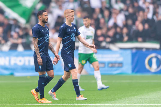 Malmö FFs Sergio Pena och Hugo Larsson deppar